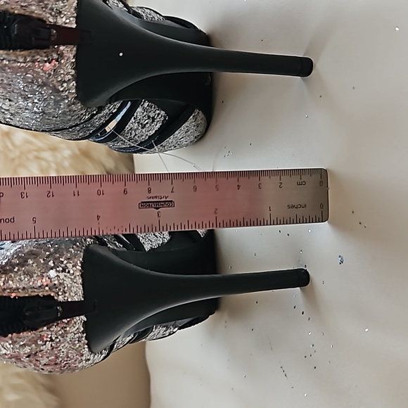 Pour La Victoure, Designer, Silver Platform Party Shoes. Women's 7 - Picture 4 of 4